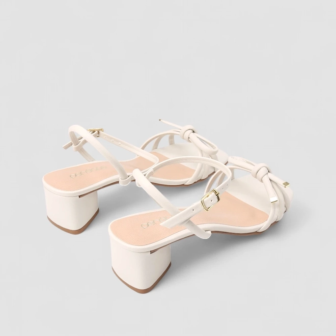 Sandália Feminina Penélope Salto Geométrico Multitiras Nó Off White