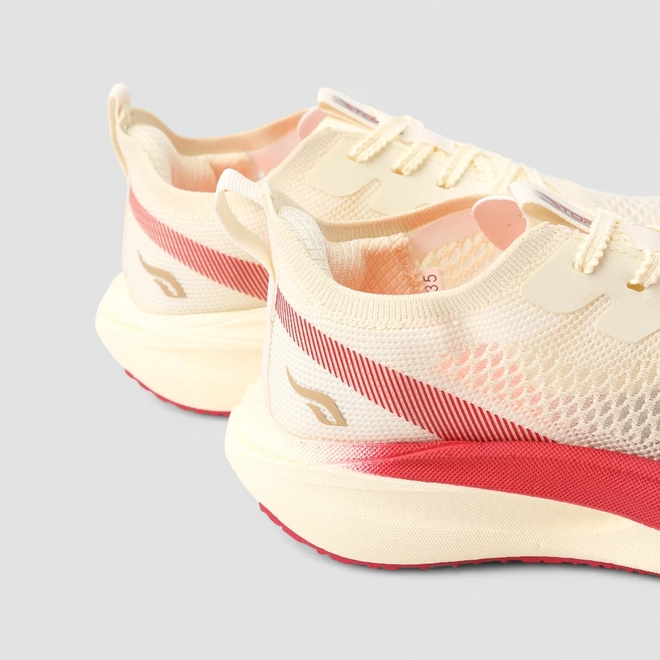 Tênis Esportivo Feminino Torx Knit Off White com Placa de Carbono