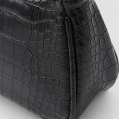 Bolsa Baguete Gabriela Pequena Transversal Textura Croco Preta