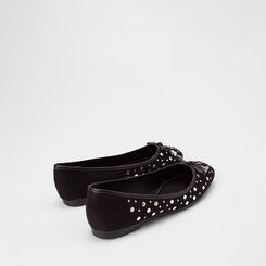 Sapatilha Feminina Moleca Detalhe Laço & Tachas Preto