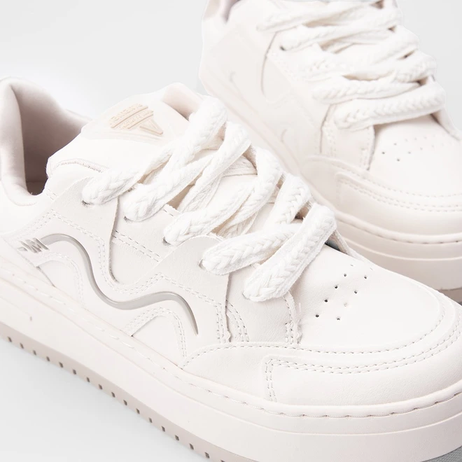 Tênis Casual Feminino Via Marte Detalhe Trançado Marfim