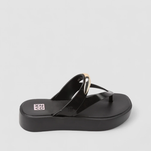 Tamanco Feminino Zaxy Flatform Enfeite Metálico Preto