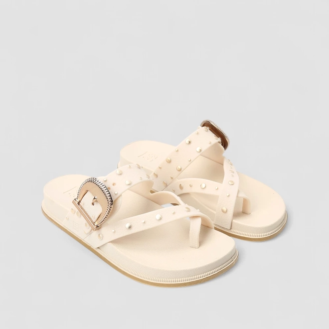 Rasteira Feminina Zaxy Com Fivela E Tachas Off White