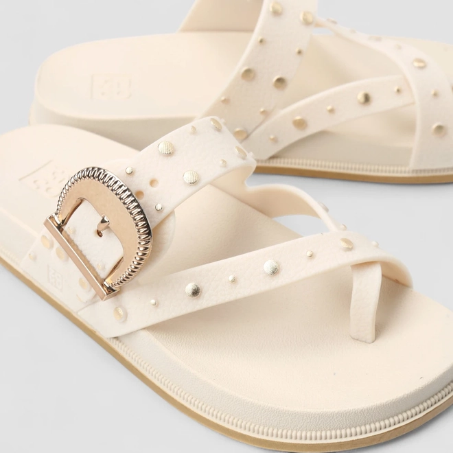 Rasteira Feminina Zaxy Com Fivela E Tachas Off White