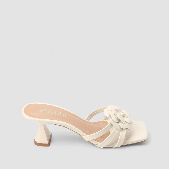 Tamanco Feminino Gabriela Salto Taça Enfeite Flor Off White