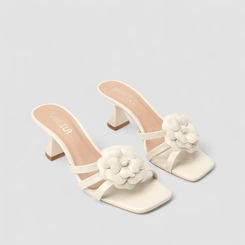 Tamanco Feminino Gabriela Salto Taça Enfeite Flor Off White