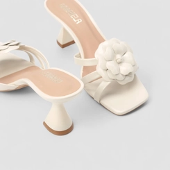 Tamanco Feminino Gabriela Salto Taça Enfeite Flor Off White