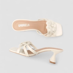 Tamanco Feminino Gabriela Salto Taça Enfeite Flor Off White