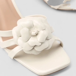 Tamanco Feminino Gabriela Salto Taça Enfeite Flor Off White