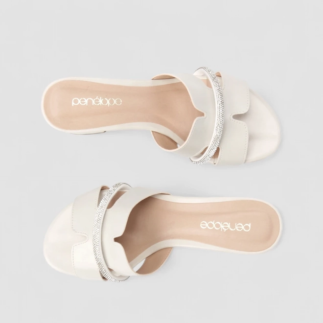 Tamanco Feminino Penélope Tira Vazada Strass Off White
