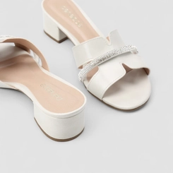Tamanco Feminino Penélope Tira Vazada Strass Off White
