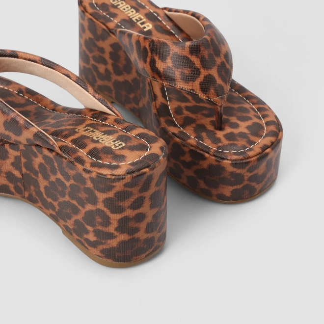 Tamanco Feminino Gabriela Tira de Dedo Puffer Animal Print Onça Multicolor