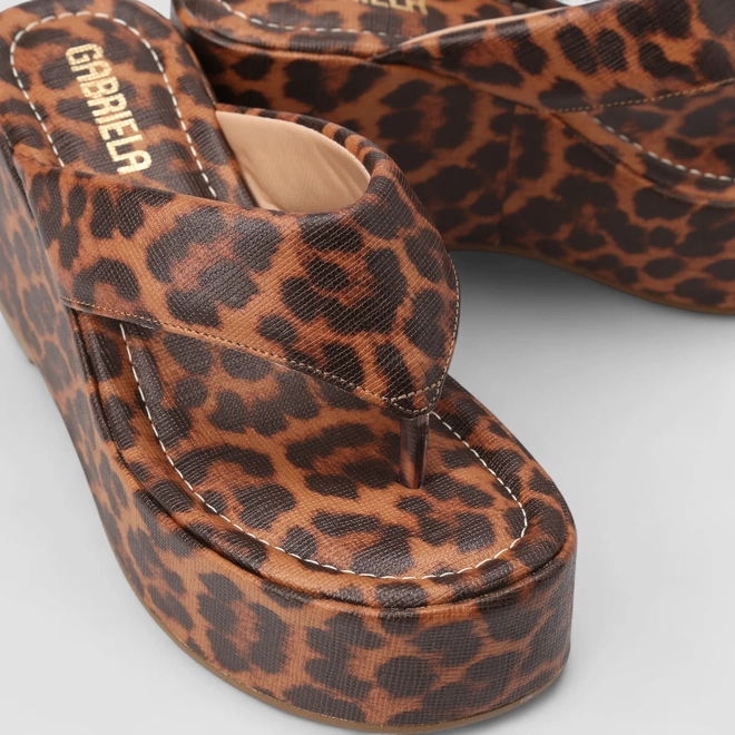 Tamanco Feminino Gabriela Tira de Dedo Puffer Animal Print Onça Multicolor