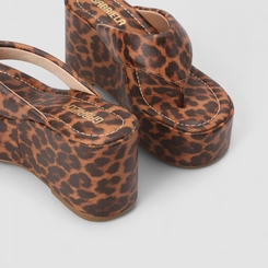 Tamanco Feminino Gabriela Tira de Dedo Puffer Animal Print Onça Multicolor