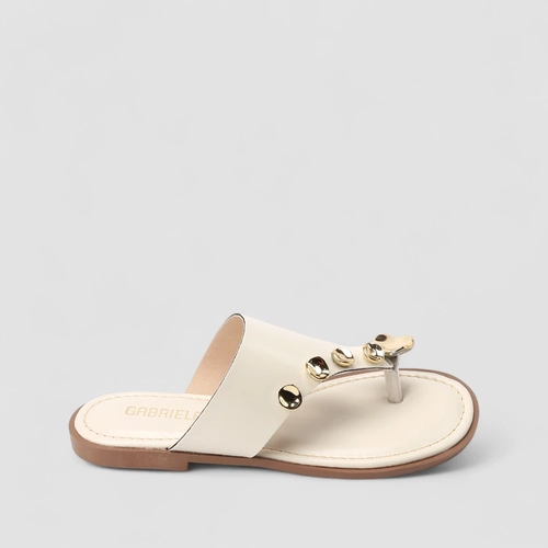 Rasteira Feminina Gabriela Tira Larga Detalhe Tachas Off White