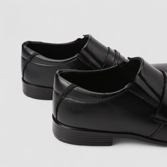 Sapato Masculino Woche Detalhe Pesponto Metalizado Preto