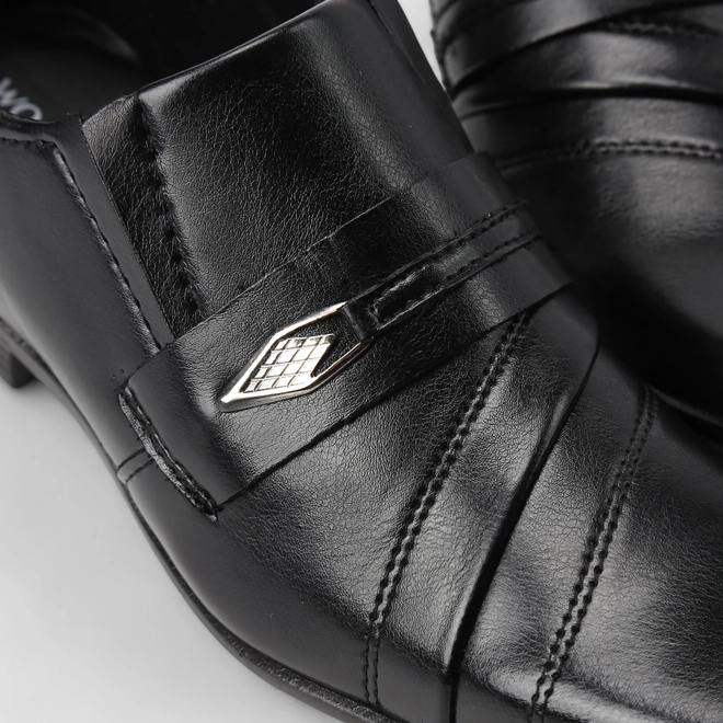 Sapato Masculino Woche Detalhe Pesponto Metalizado Preto