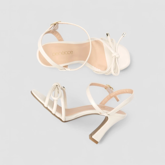 Sandália Feminina Penélope Salto Bloco Detalhe Nó Off White
