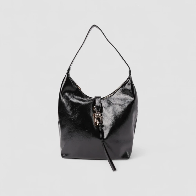 Bolsa Hobo Via Marte Grande Verniz Fivela Preto
