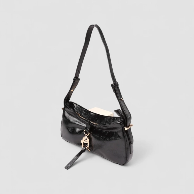 Bolsa Baguete Via Marte Média Verniz Fivela Preto