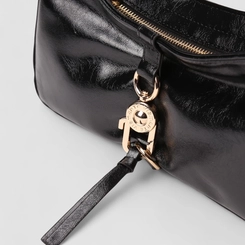 Bolsa Baguete Via Marte Média Verniz Fivela Preto