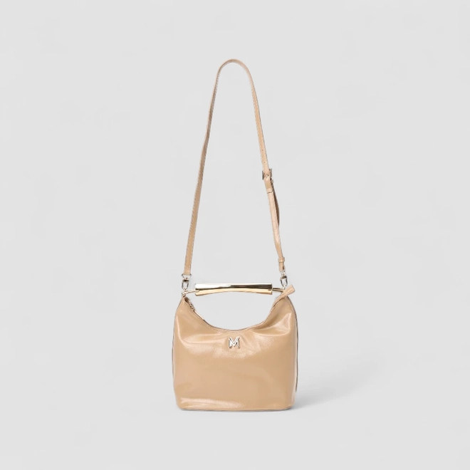 Bolsa Hobo Via Marte Grande Verniz Alça Metalizada Bege