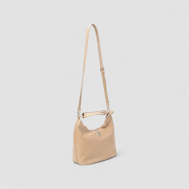 Bolsa Hobo Via Marte Grande Verniz Alça Metalizada Bege