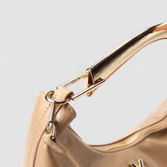Bolsa Hobo Via Marte Grande Verniz Alça Metalizada Bege