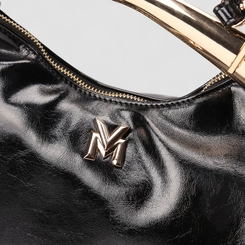 Bolsa Hobo Via Marte Média Verniz Alça Metalizada Preto