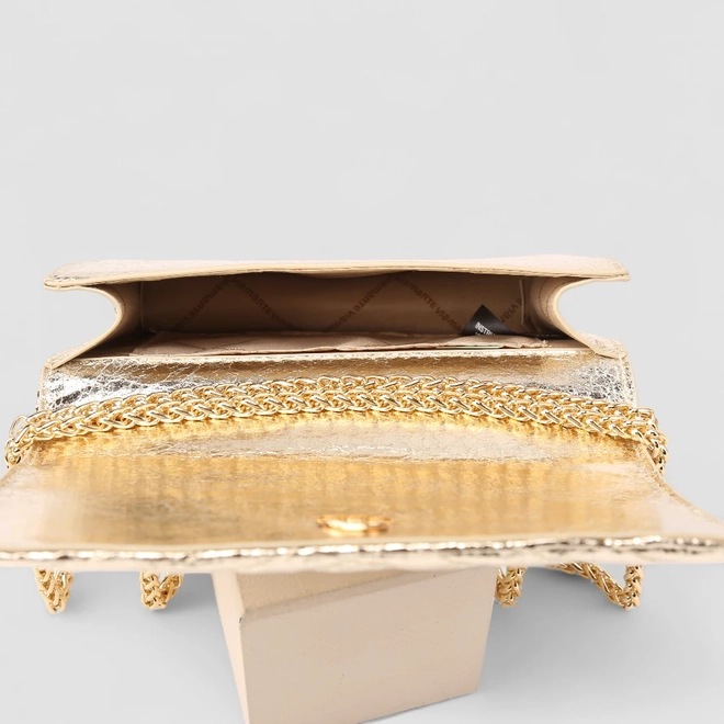 Bolsa Clutch Via Marte Pequena Alça Corrente Metalizada Ouro