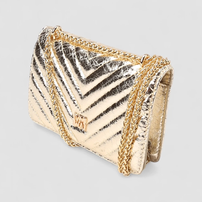 Bolsa Clutch Via Marte Pequena Alça Corrente Metalizada Ouro