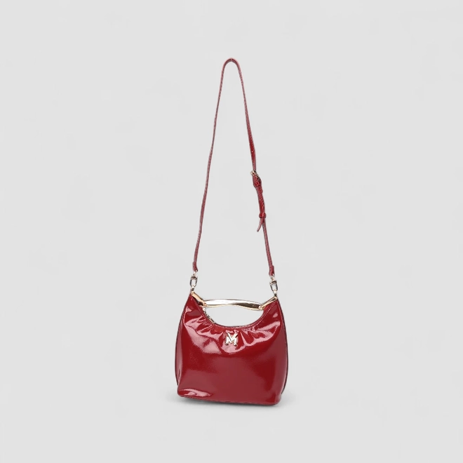 Bolsa Hobo Via Marte Grande Verniz Alça Metalizada Vermelho