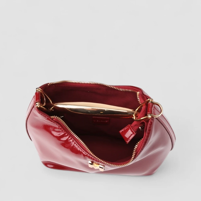 Bolsa Hobo Via Marte Grande Verniz Alça Metalizada Vermelho