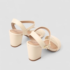 Sandália Feminina Beira Rio Salto Bloco Fivela Off White