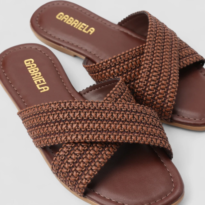 Rasteira Feminina Gabriela Rafia Tiras Trançadas Marrom