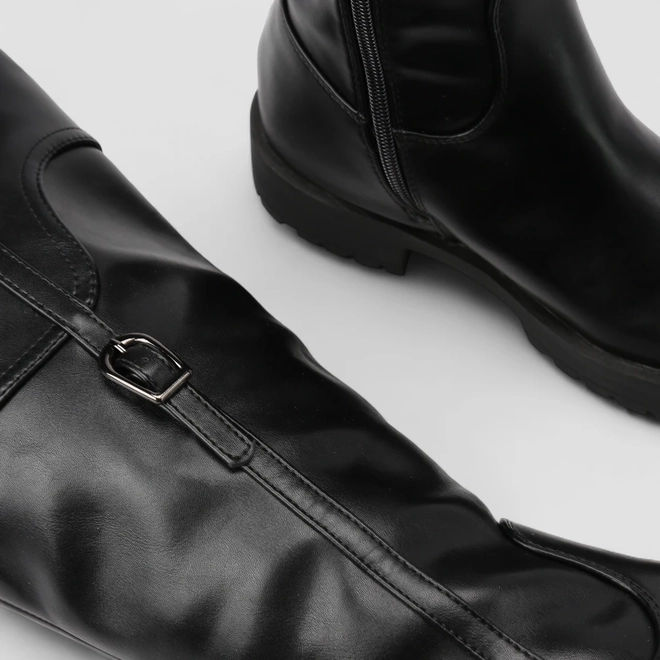 Bota Feminina Sua Cia Cano Alto Detalhe Fivela Preta