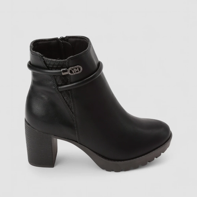 Ankle Boot Feminina Via Marte Salto Bloco Detalhe Tira & Pedraria Preto