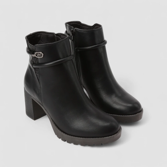 Ankle Boot Feminina Via Marte Salto Bloco Detalhe Tira & Pedraria Preto