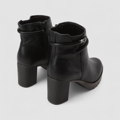 Ankle Boot Feminina Via Marte Salto Bloco Detalhe Tira & Pedraria Preto