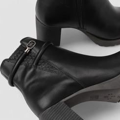 Ankle Boot Feminina Via Marte Salto Bloco Detalhe Tira & Pedraria Preto