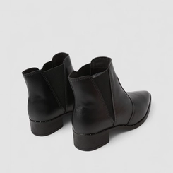 Bota Chelsea Feminina Beira Rio Cano Curto Detalhe Rebite Preto