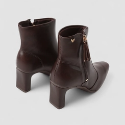 Ankle Boot Feminina Mississipi Salto Bloco Pingente Metálico Marrom