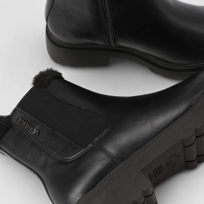 Bota Chelsea Feminina Via Marte Cano Médio Com Pelúcia & Zíper Preto