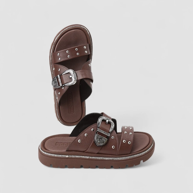 Tamanco Feminino Moleca Fivela Detalhe Tachas & Strass Marrom