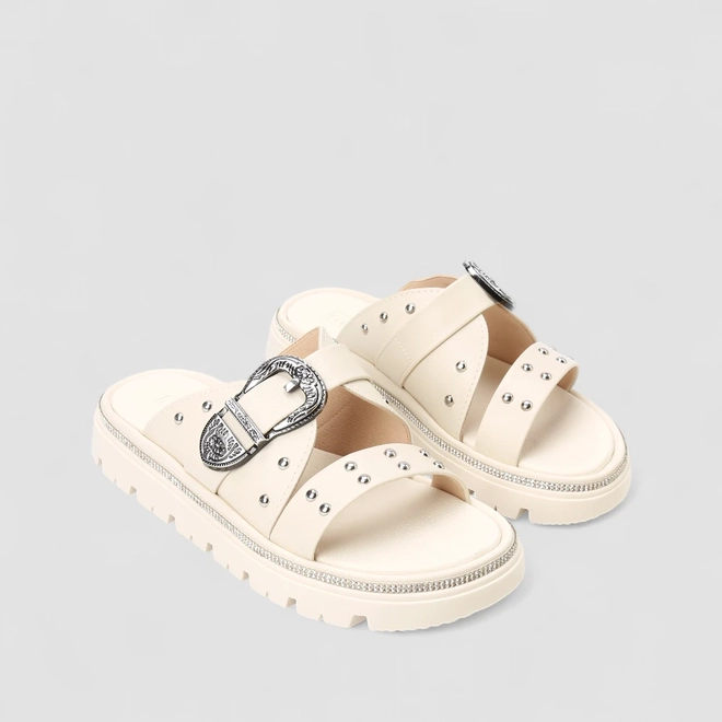 Tamanco Feminino Moleca Fivela Detalhe Tachas & Strass Off White