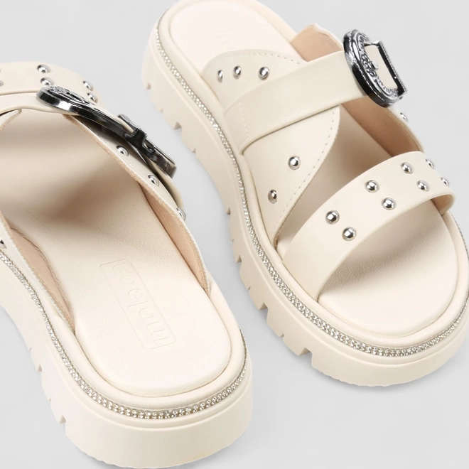 Tamanco Feminino Moleca Fivela Detalhe Tachas & Strass Off White