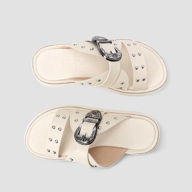 Tamanco Feminino Moleca Fivela Detalhe Tachas & Strass Off White