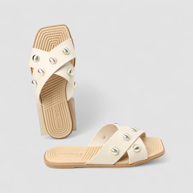 Tamanco Rasteiro Feminino Moleca Tiras Cruzadas Tachas Off White