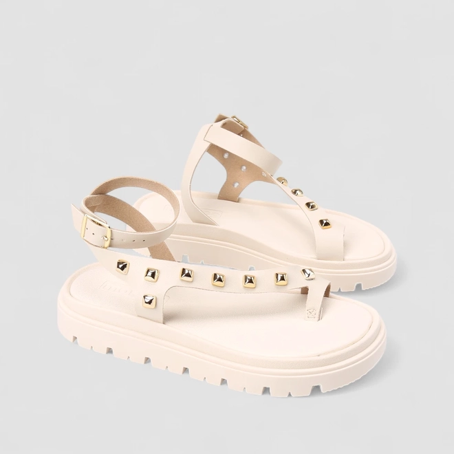 Sandália Feminina Moleca Detalhe Tachas Off White