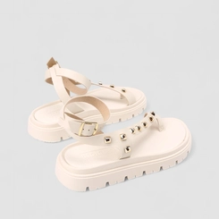 Sandália Feminina Moleca Detalhe Tachas Off White
